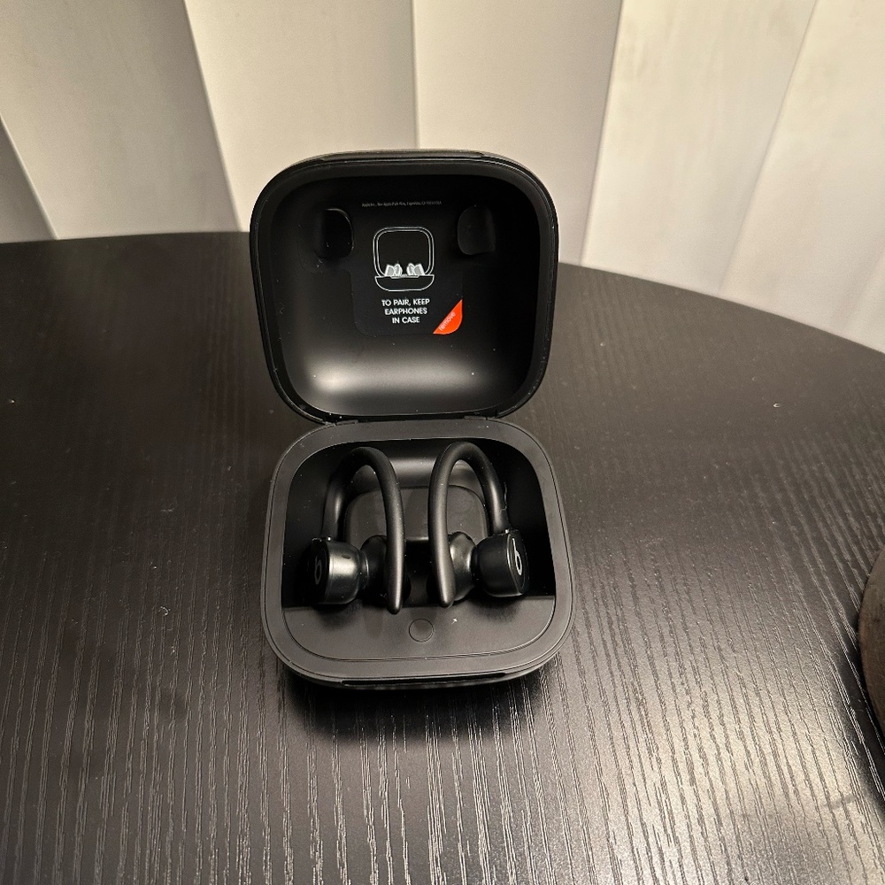 Powerbeats Pro Totally Wireless & High-Performance Bluetooth Earphones Black
